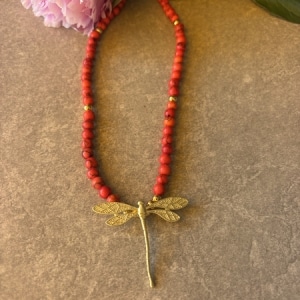 Collar Libélula Coral